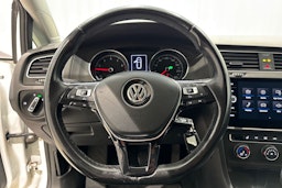 valkoinen Volkswagen Golf 2018 kuva 16.