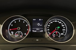 valkoinen Volkswagen Golf 2018 kuva 17.