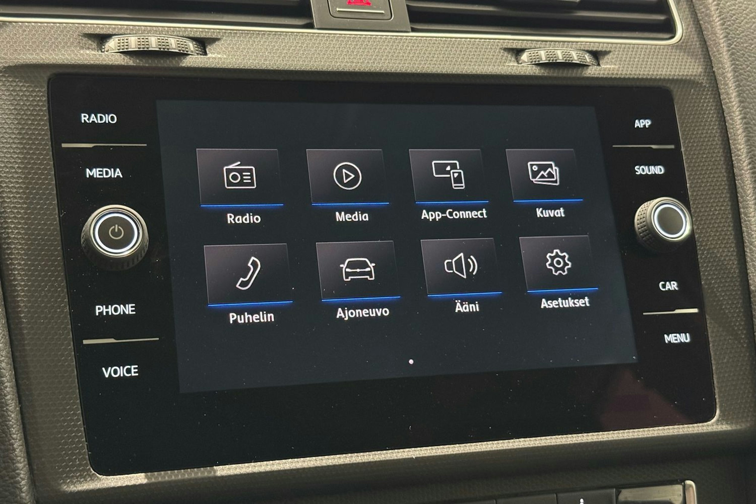 valkoinen Volkswagen Golf 2018 kuva 19.