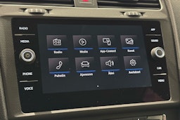 valkoinen Volkswagen Golf 2018 kuva 19.
