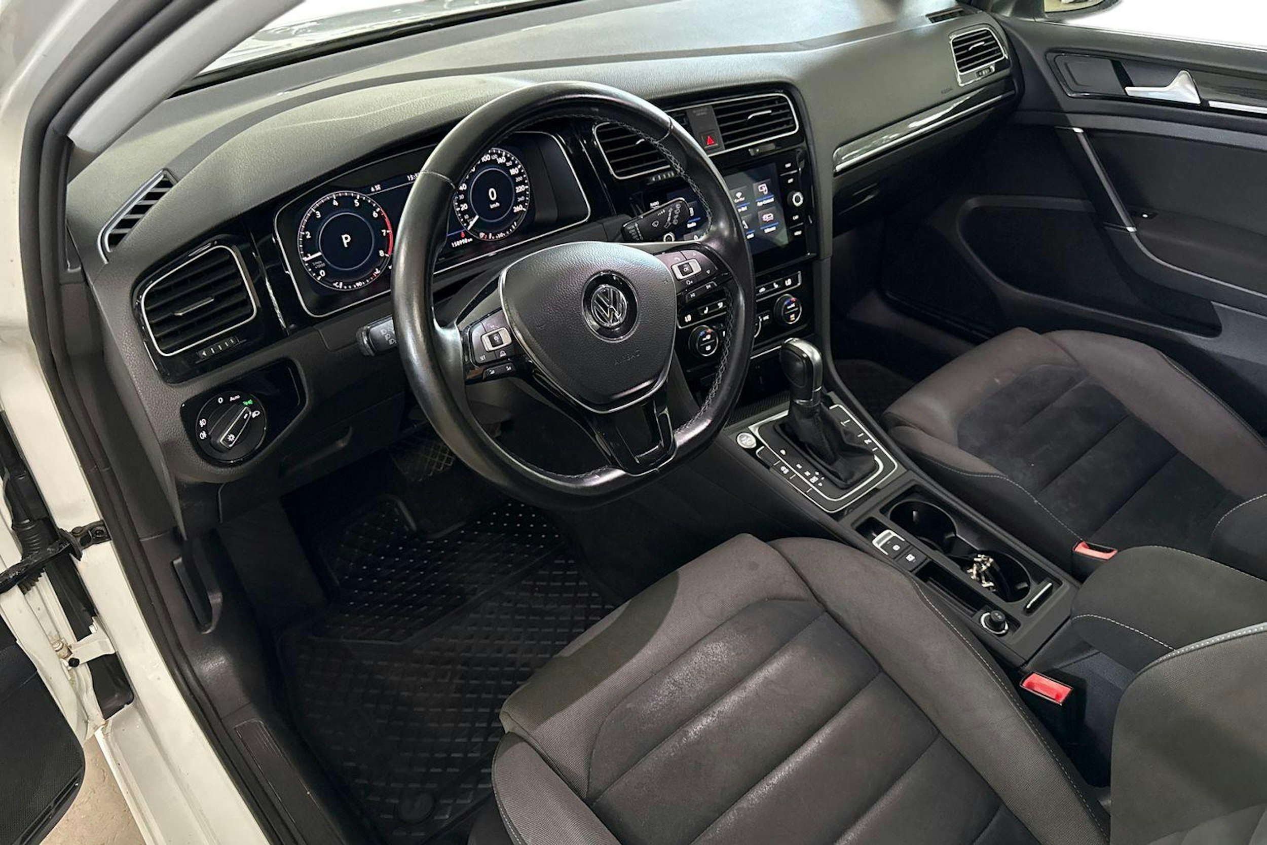 valkoinen Volkswagen Golf 2018 kuva 7.