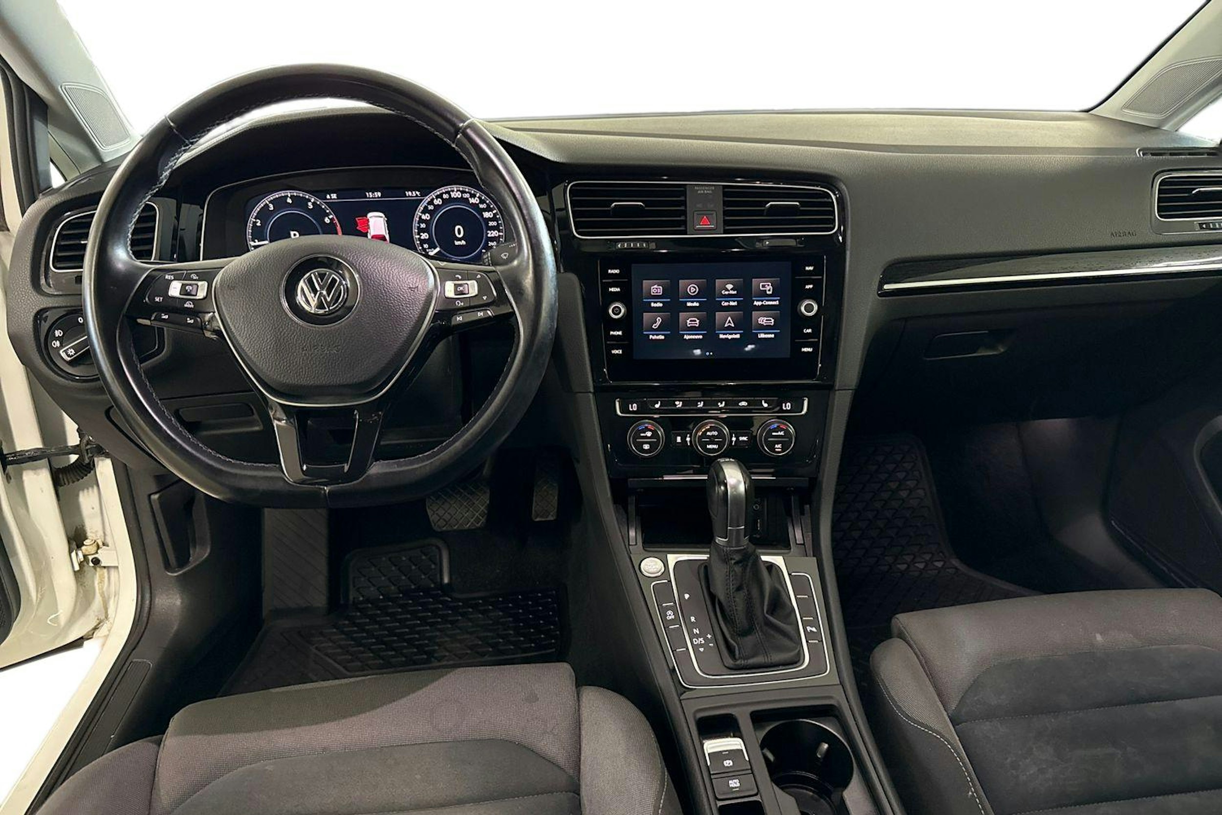 valkoinen Volkswagen Golf 2018 kuva 9.