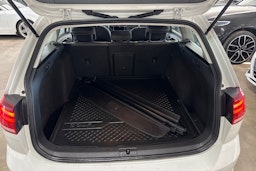 valkoinen Volkswagen Golf 2018 kuva 14.