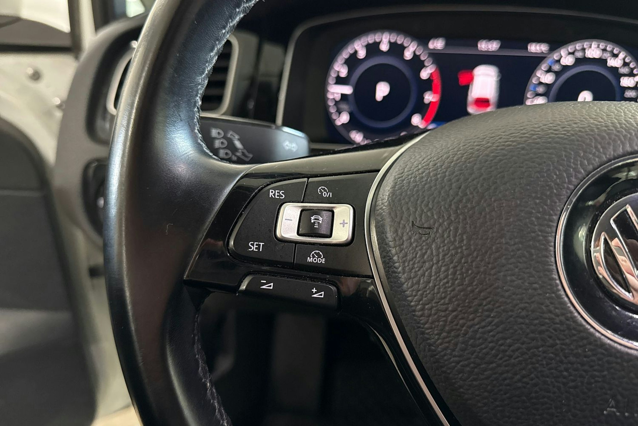 valkoinen Volkswagen Golf 2018 kuva 15.