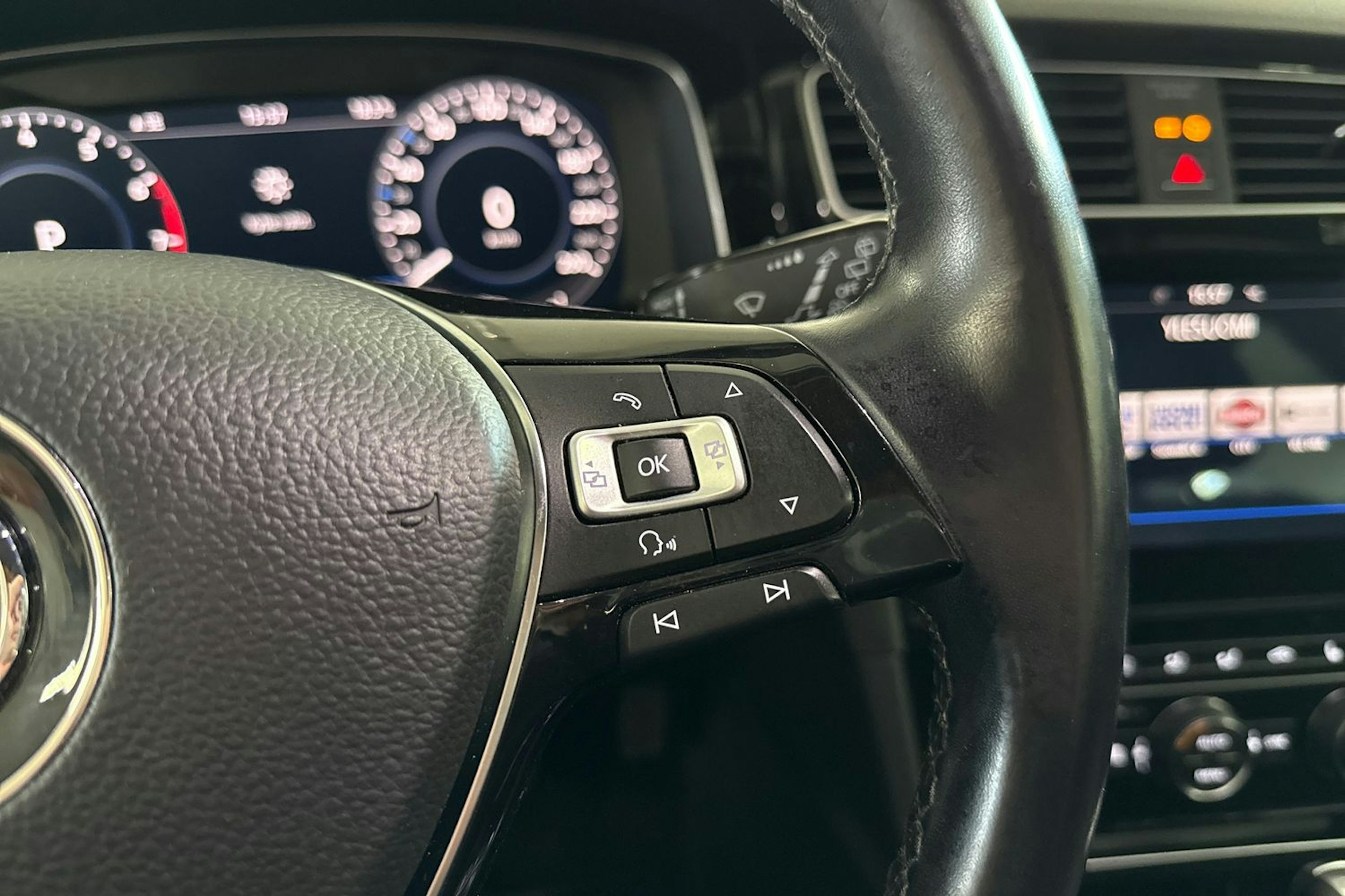 valkoinen Volkswagen Golf 2018 kuva 16.