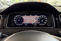 valkoinen Volkswagen Golf 2018 kuva 17.