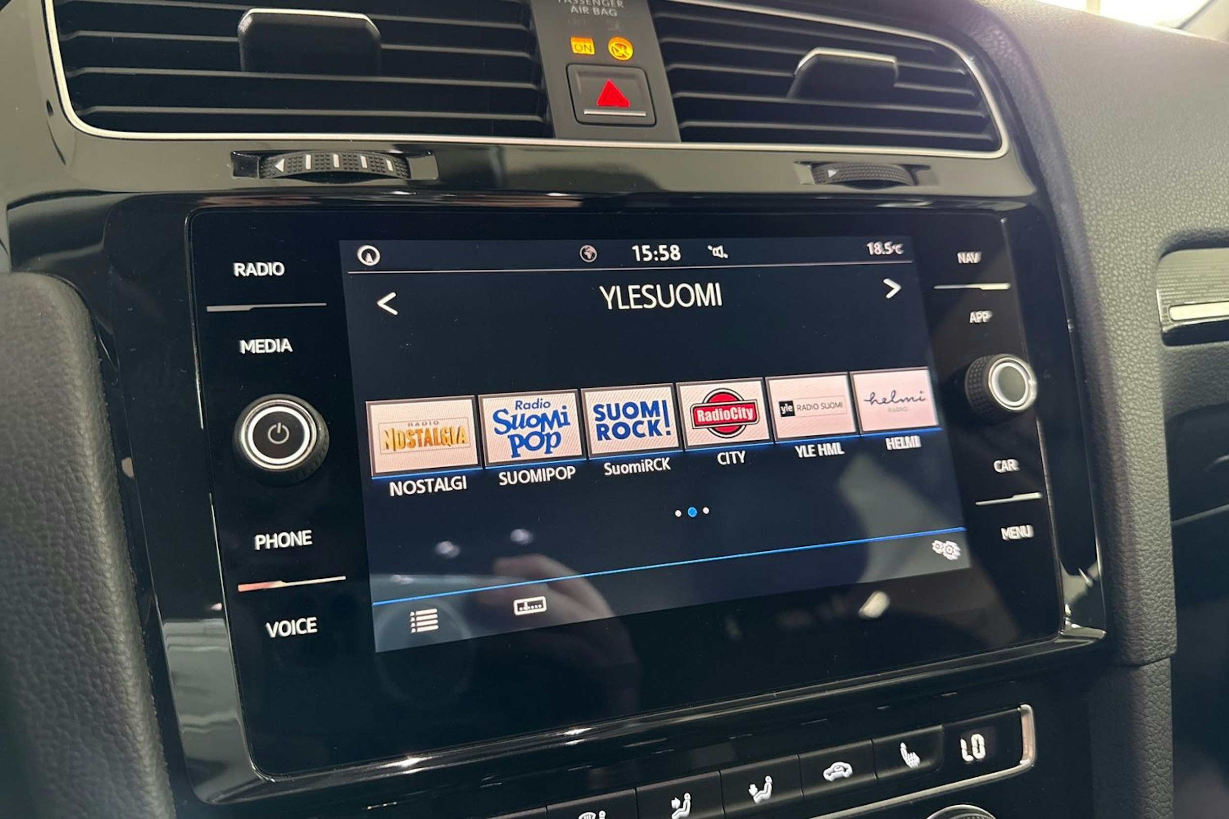 valkoinen Volkswagen Golf 2018 kuva 18.