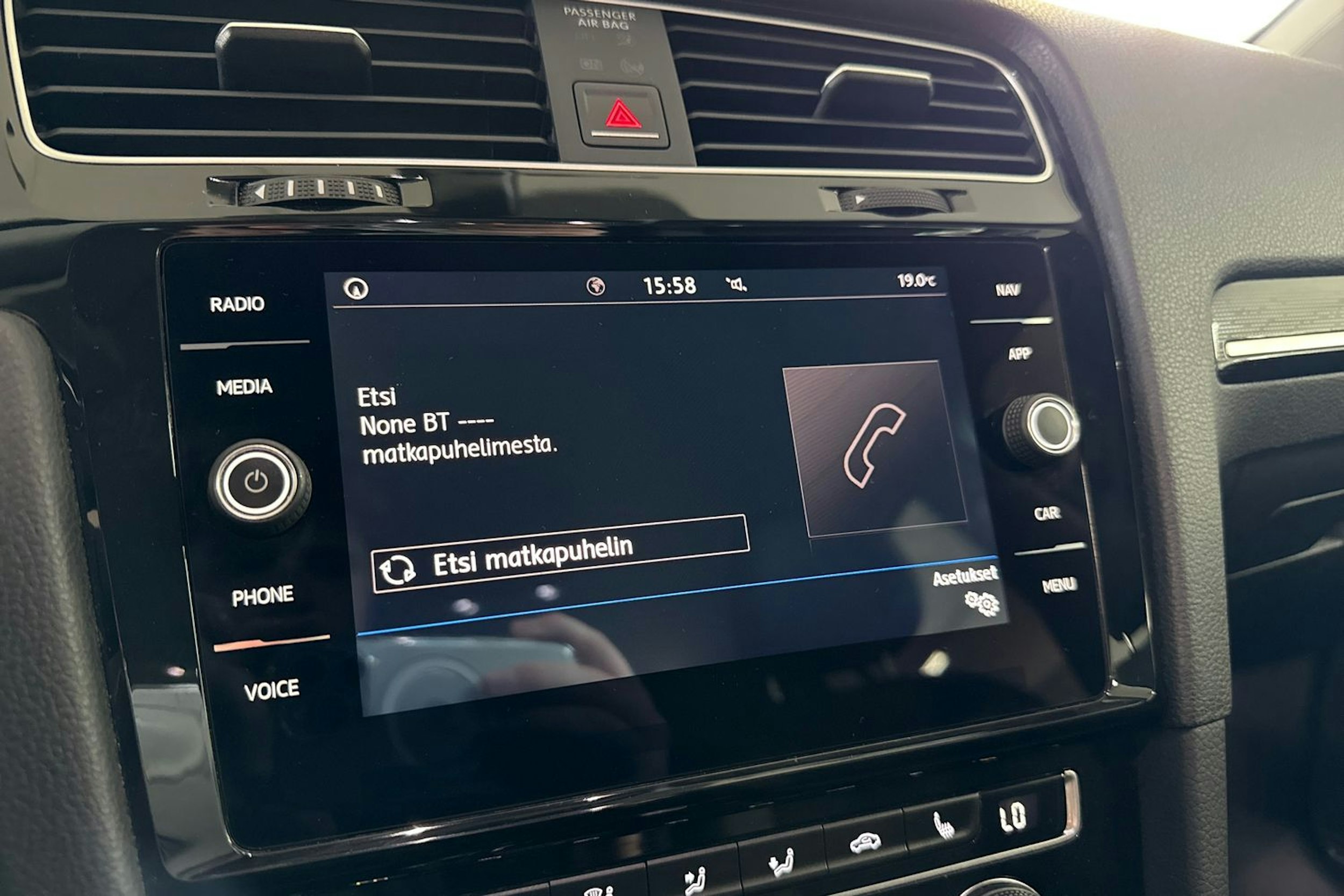 valkoinen Volkswagen Golf 2018 kuva 19.
