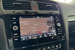 valkoinen Volkswagen Golf 2018 kuva 20.