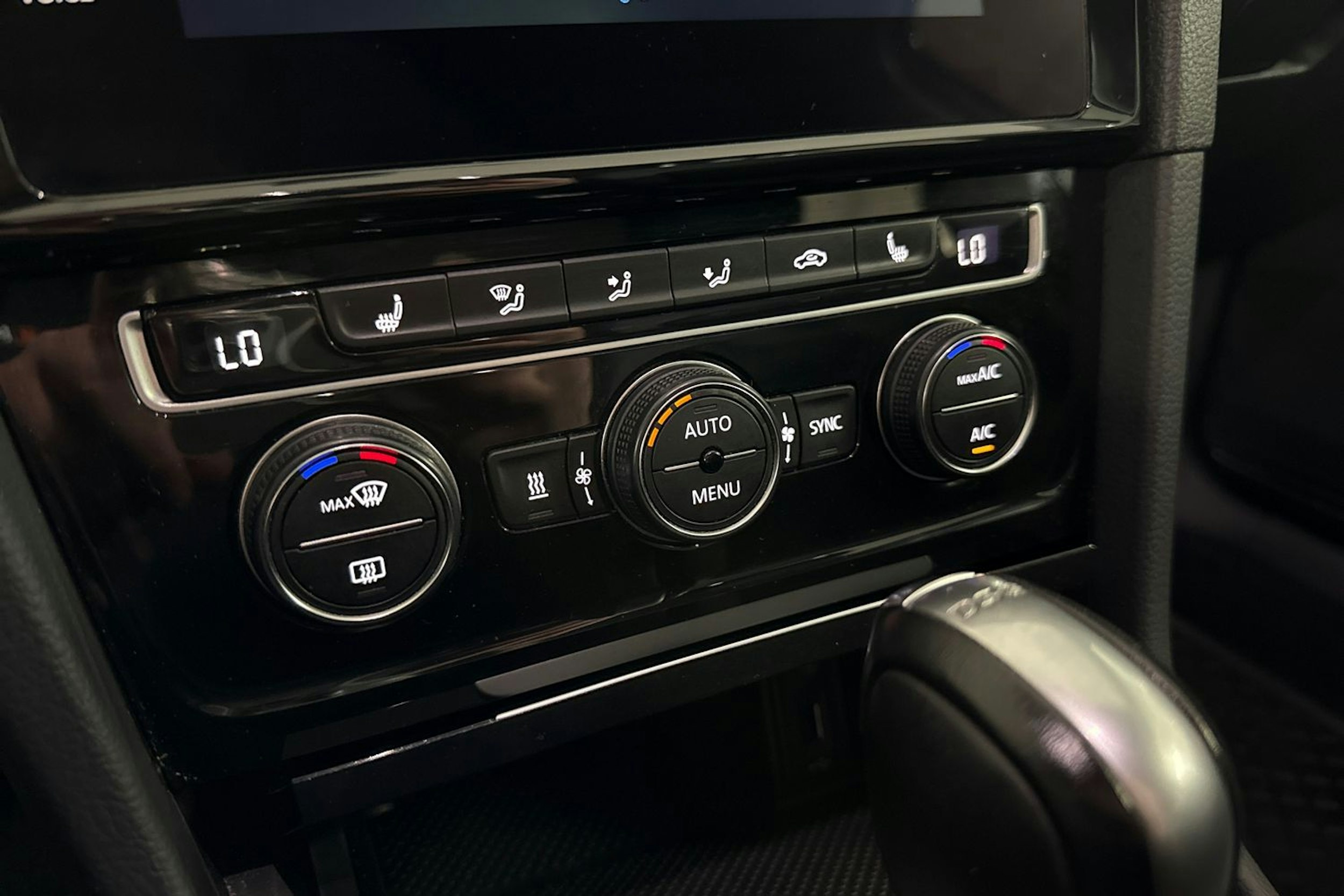valkoinen Volkswagen Golf 2018 kuva 23.