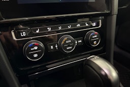 valkoinen Volkswagen Golf 2018 kuva 23.