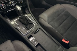 valkoinen Volkswagen Golf 2018 kuva 24.