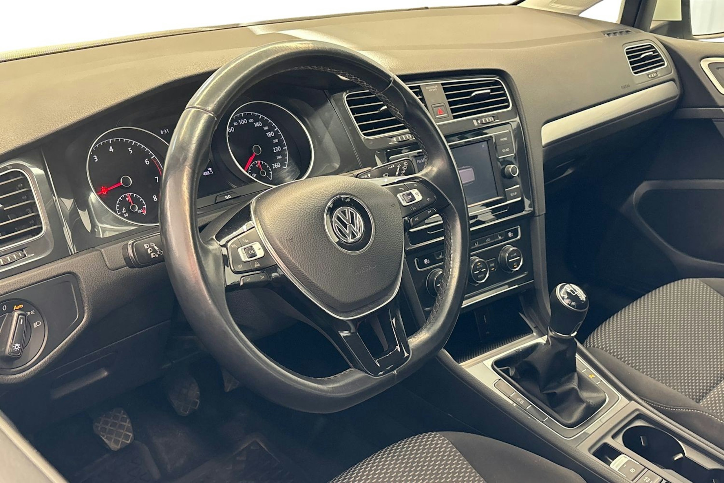 valkoinen Volkswagen Golf 2018 kuva 7.