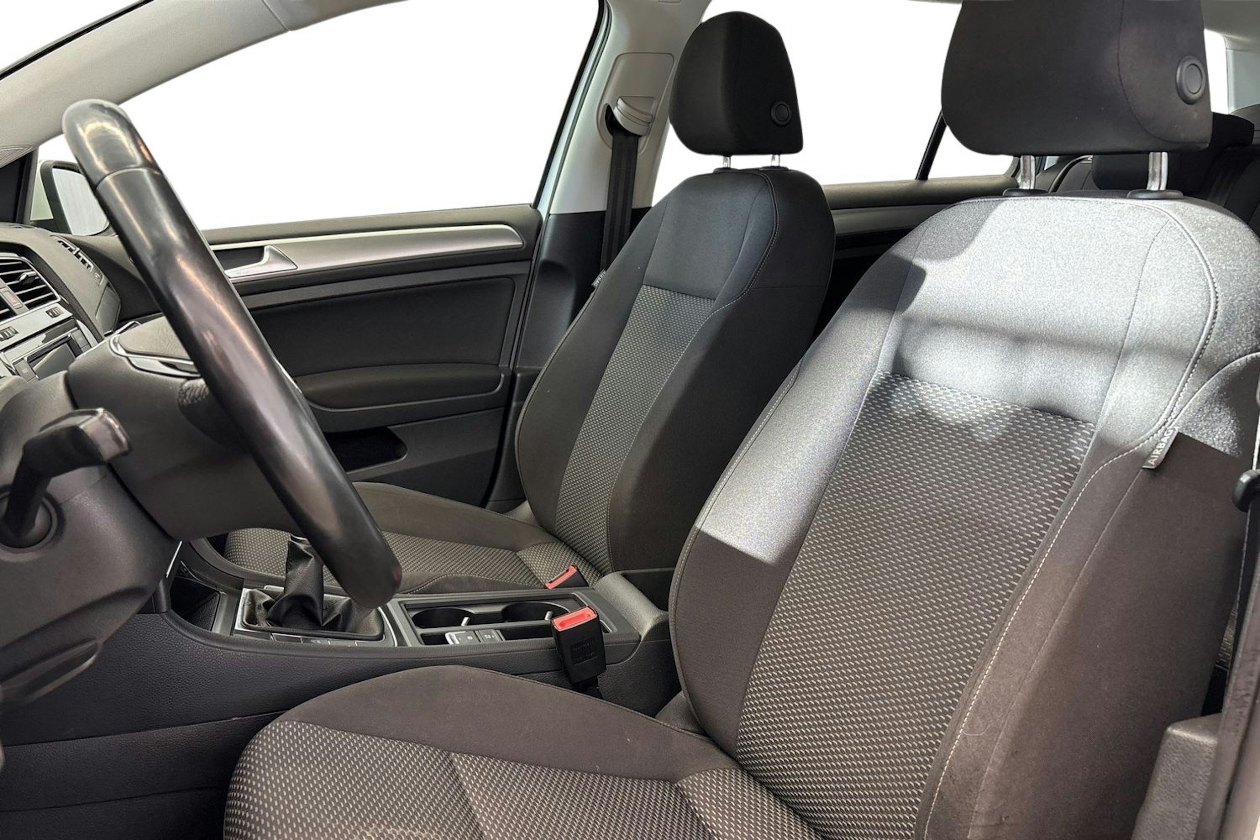 valkoinen Volkswagen Golf 2018 kuva 9.