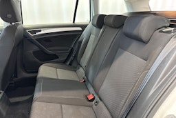 valkoinen Volkswagen Golf 2018 kuva 13.