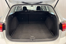 valkoinen Volkswagen Golf 2018 kuva 14.