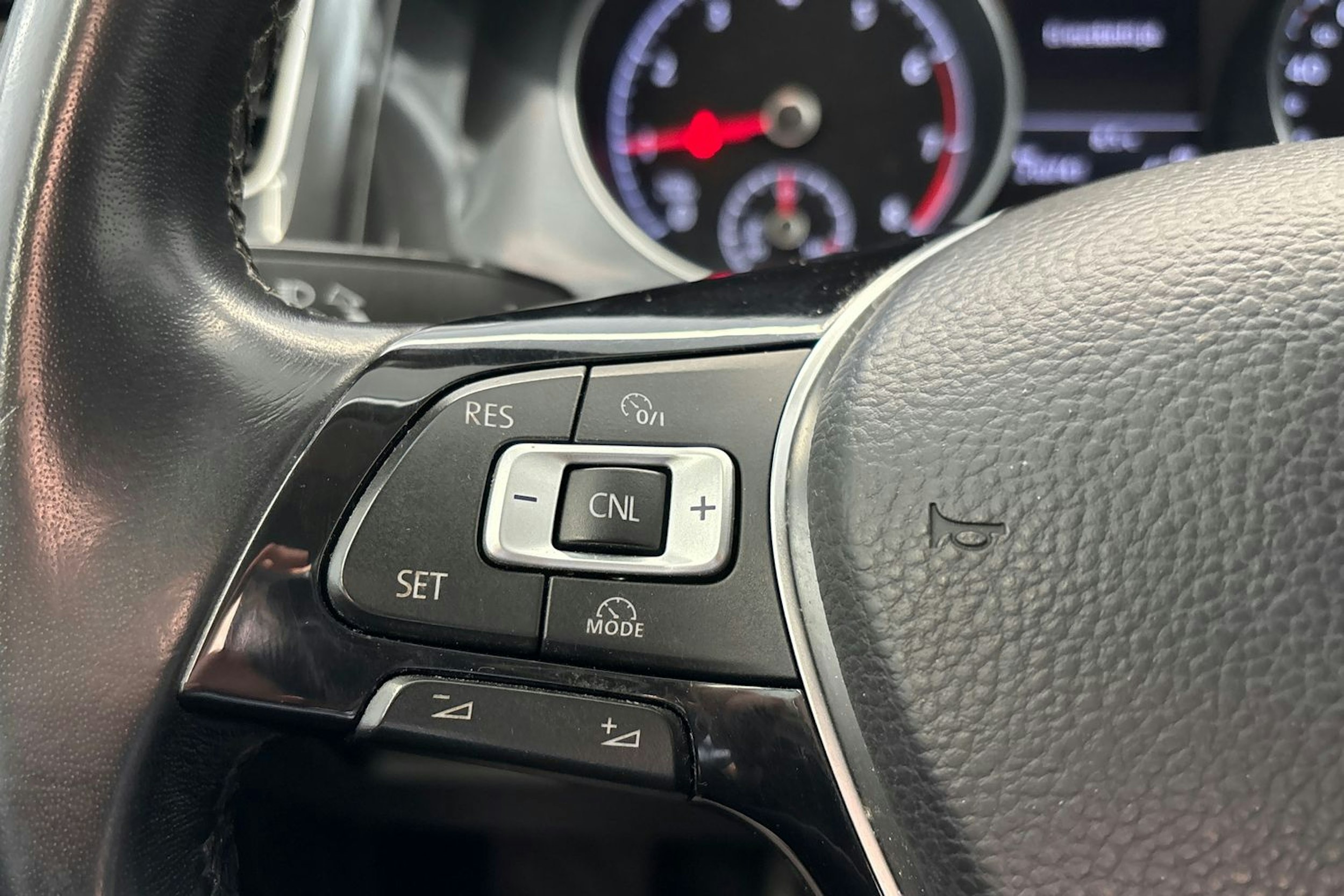 valkoinen Volkswagen Golf 2018 kuva 17.