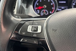 valkoinen Volkswagen Golf 2018 kuva 17.