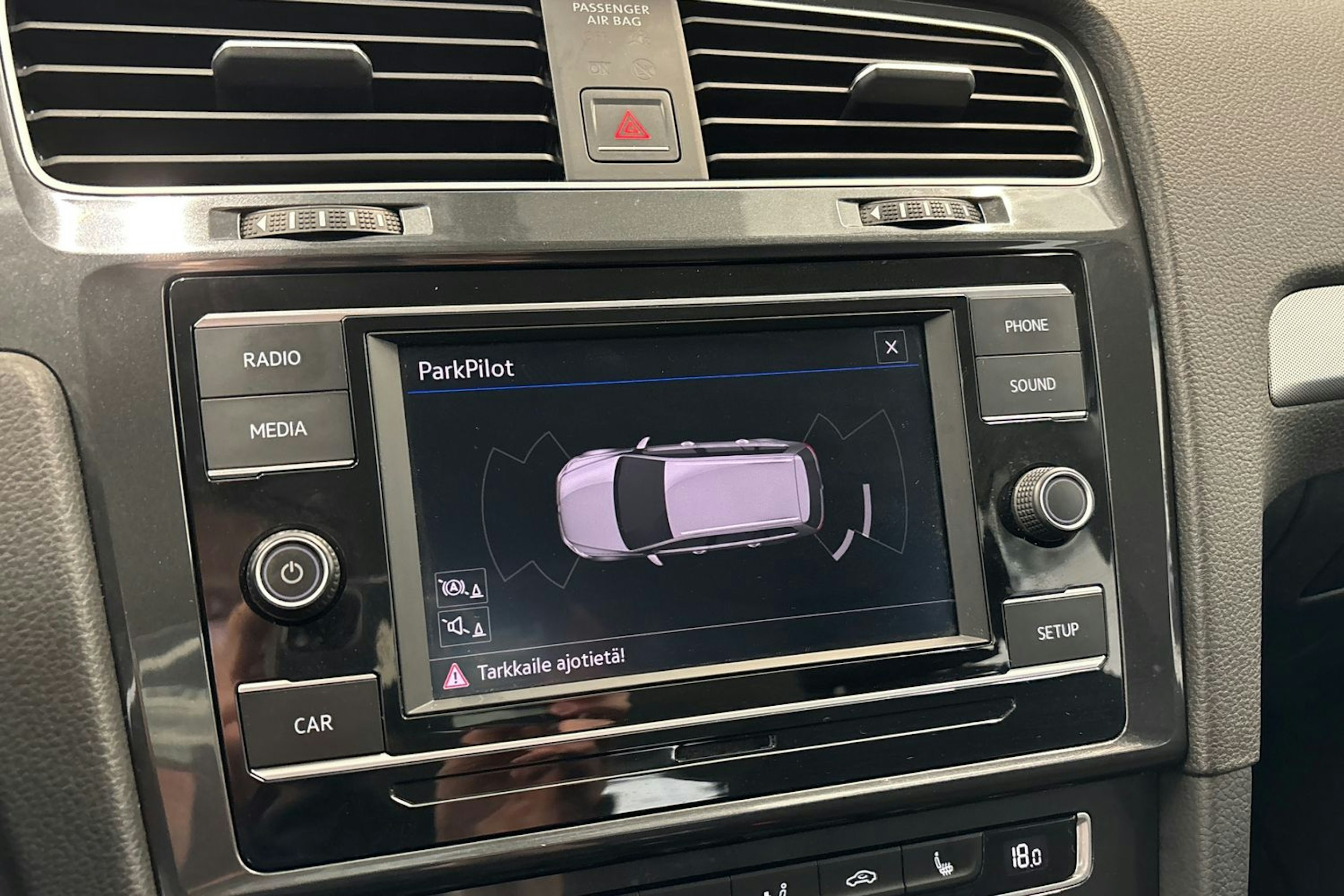 valkoinen Volkswagen Golf 2018 kuva 20.