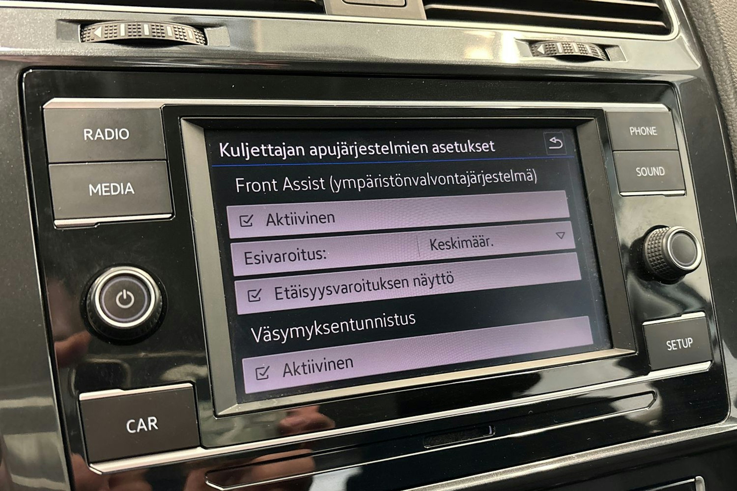 valkoinen Volkswagen Golf 2018 kuva 22.