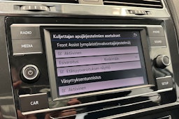 valkoinen Volkswagen Golf 2018 kuva 22.