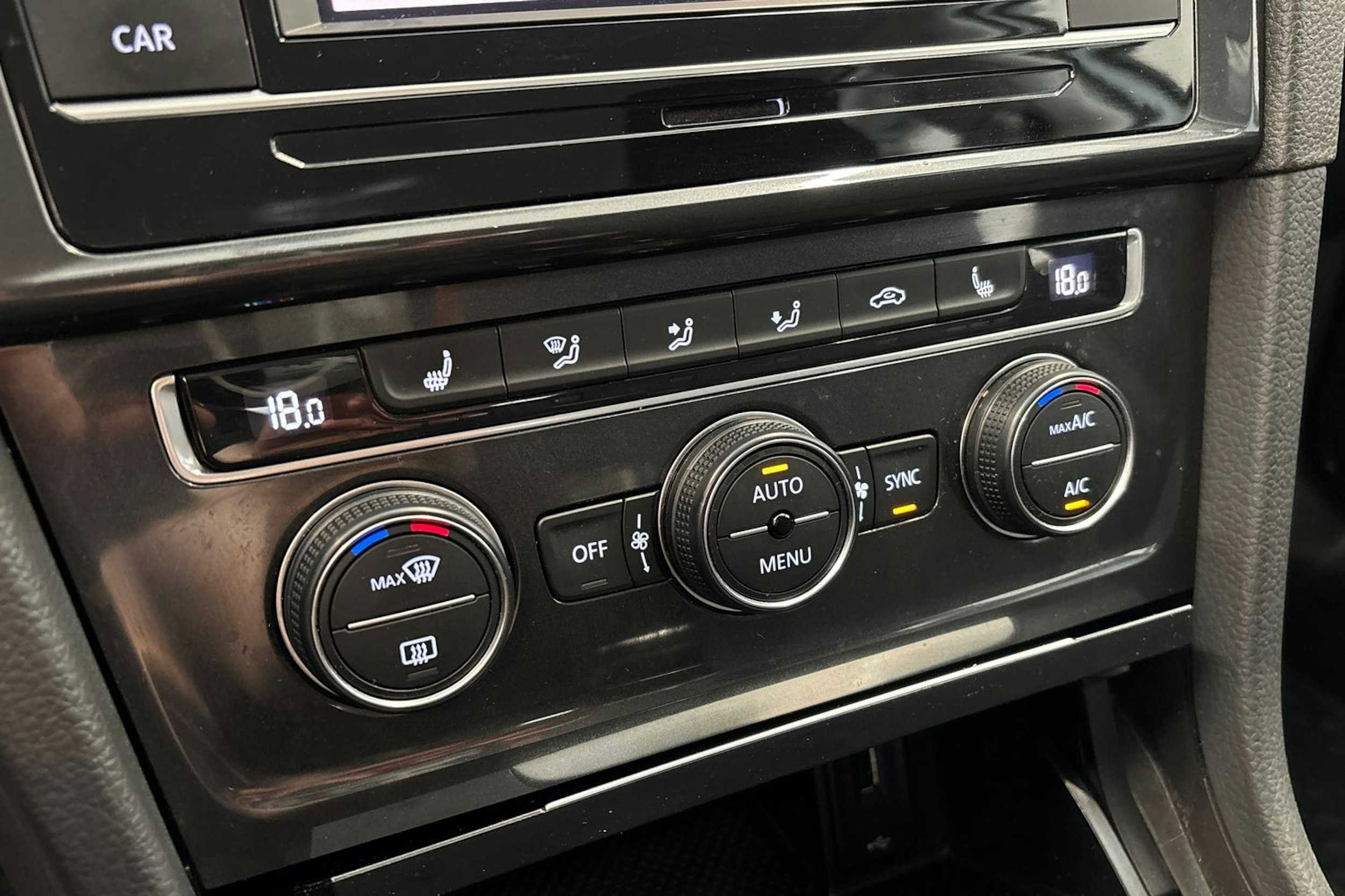 valkoinen Volkswagen Golf 2018 kuva 23.