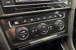 valkoinen Volkswagen Golf 2018 kuva 23.