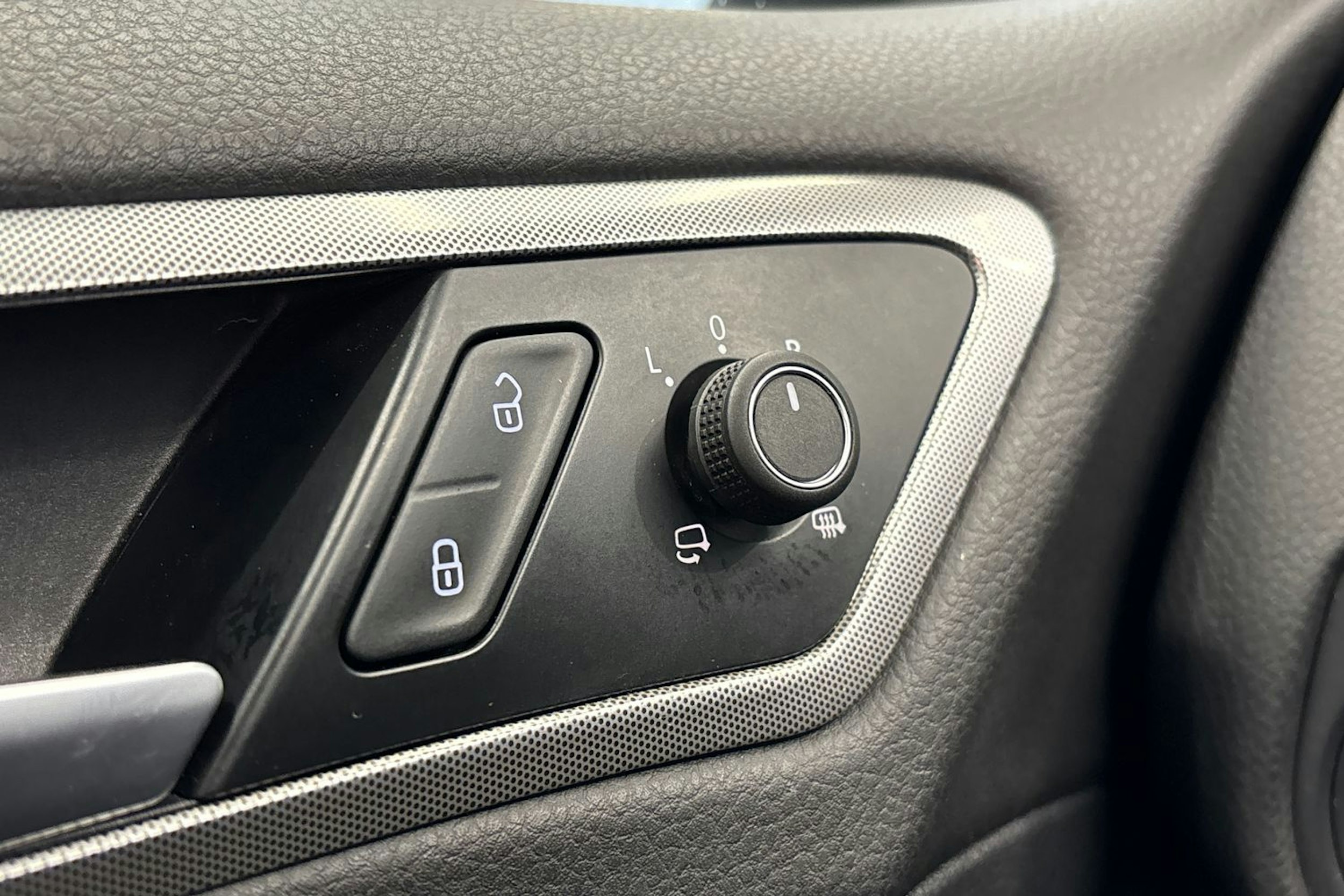 valkoinen Volkswagen Golf 2018 kuva 27.