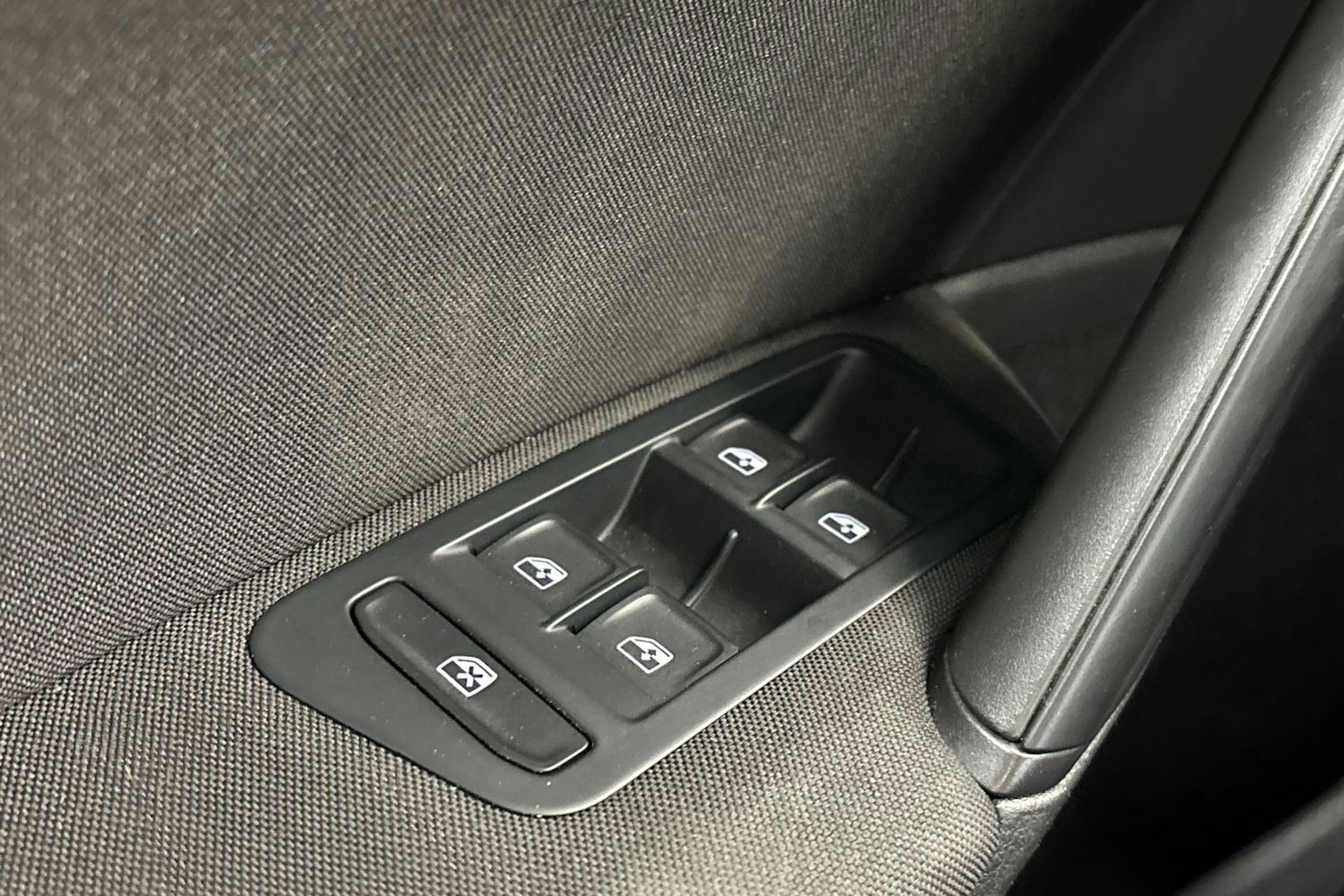 valkoinen Volkswagen Golf 2018 kuva 28.