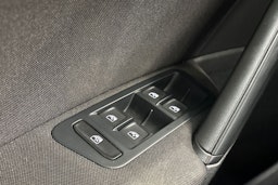 valkoinen Volkswagen Golf 2018 kuva 28.