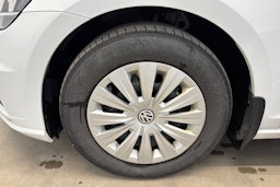 valkoinen Volkswagen Golf 2018 kuva 30.