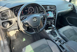 harmaa Volkswagen Golf 2018 kuva 3.
