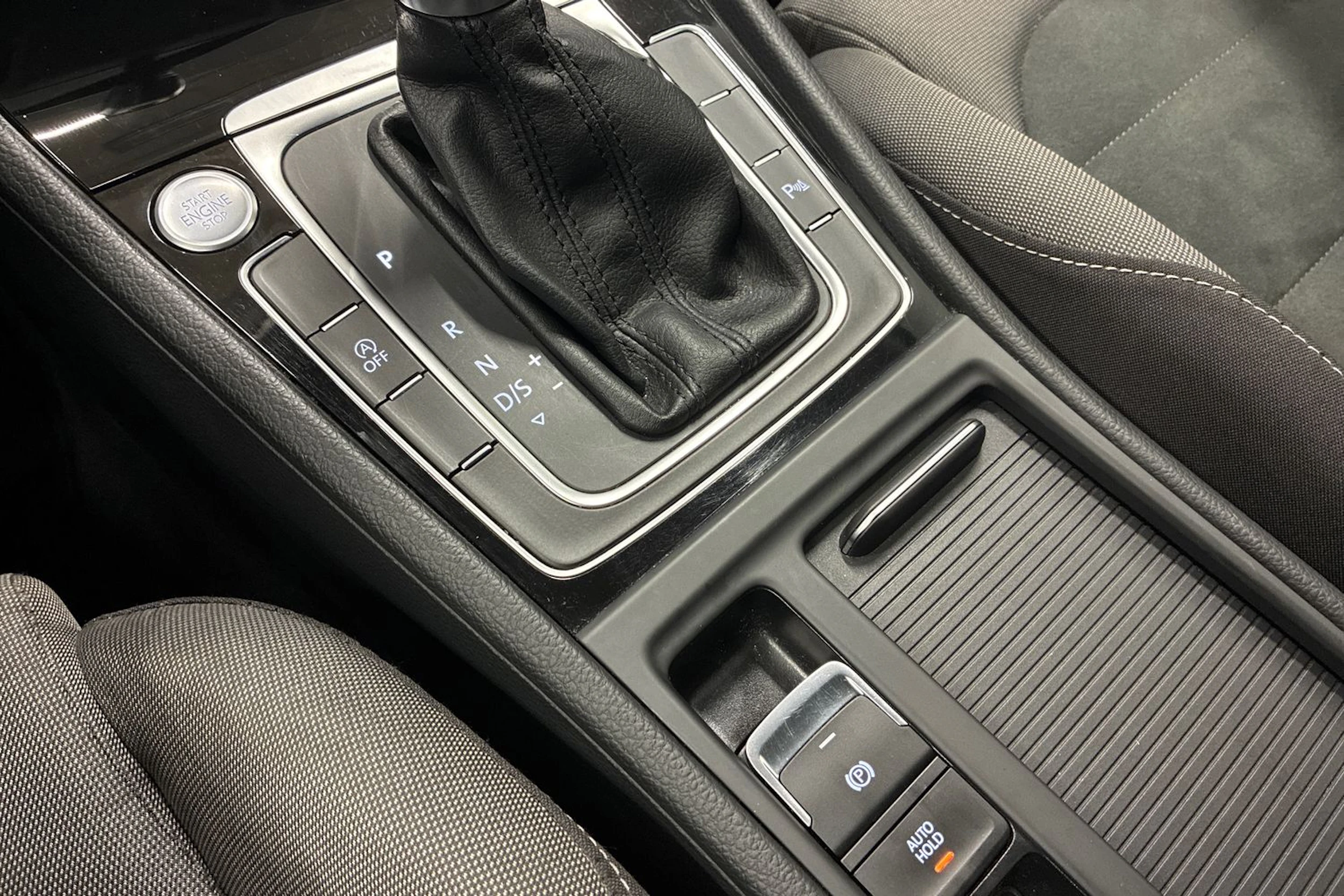 harmaa Volkswagen Golf 2018 kuva 22.