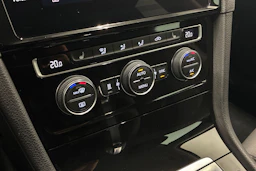 harmaa Volkswagen Golf 2018 kuva 23.