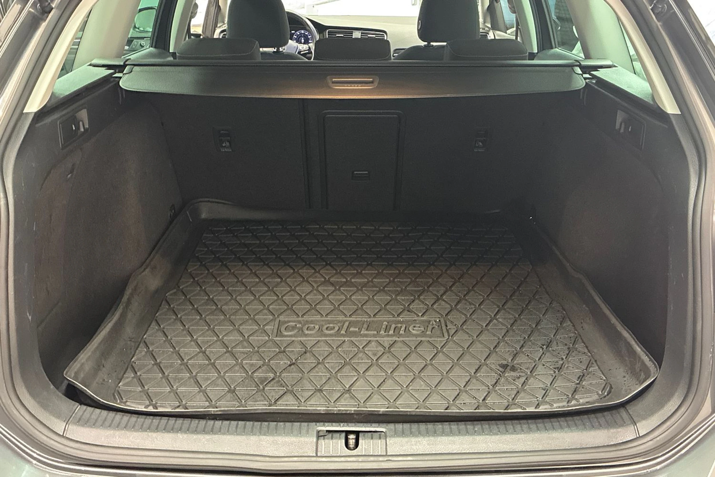 harmaa Volkswagen Golf 2018 kuva 26.