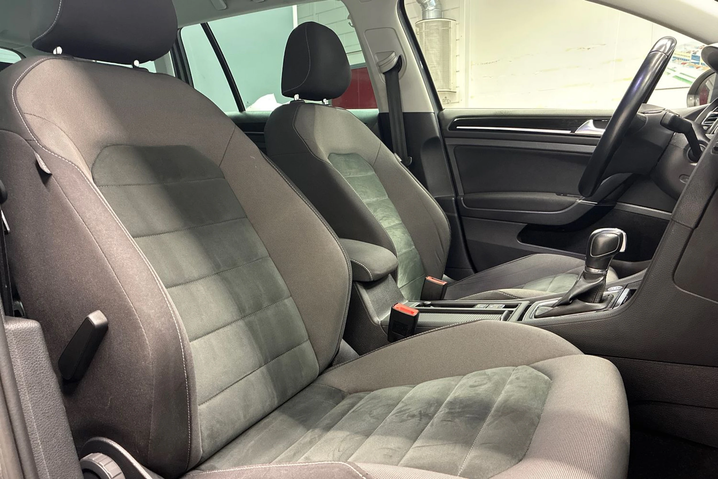 harmaa Volkswagen Golf 2018 kuva 27.