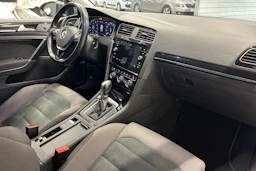 harmaa Volkswagen Golf 2018 kuva 28.