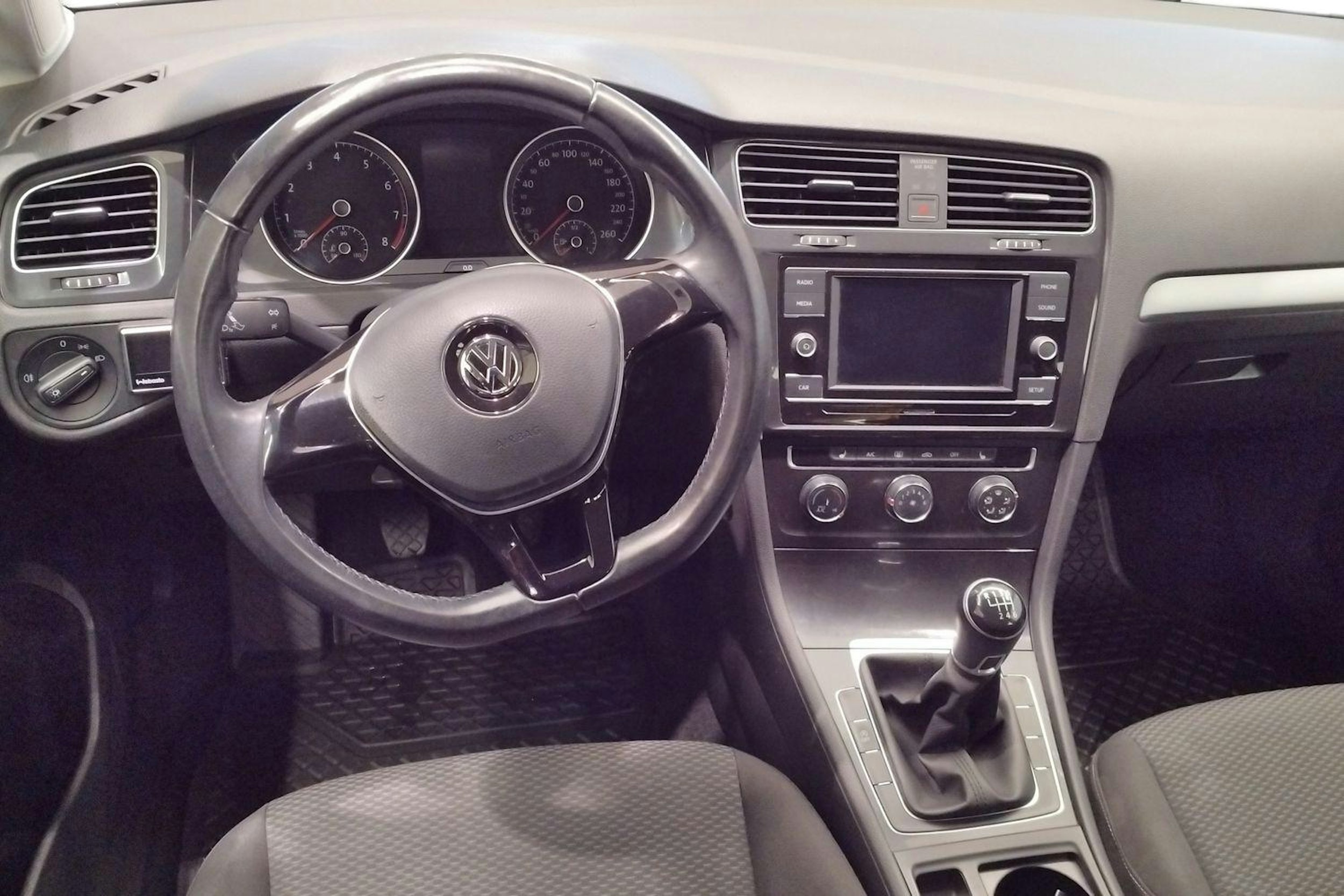 Valkoinen Volkswagen GOLF 2018 kuva 9.