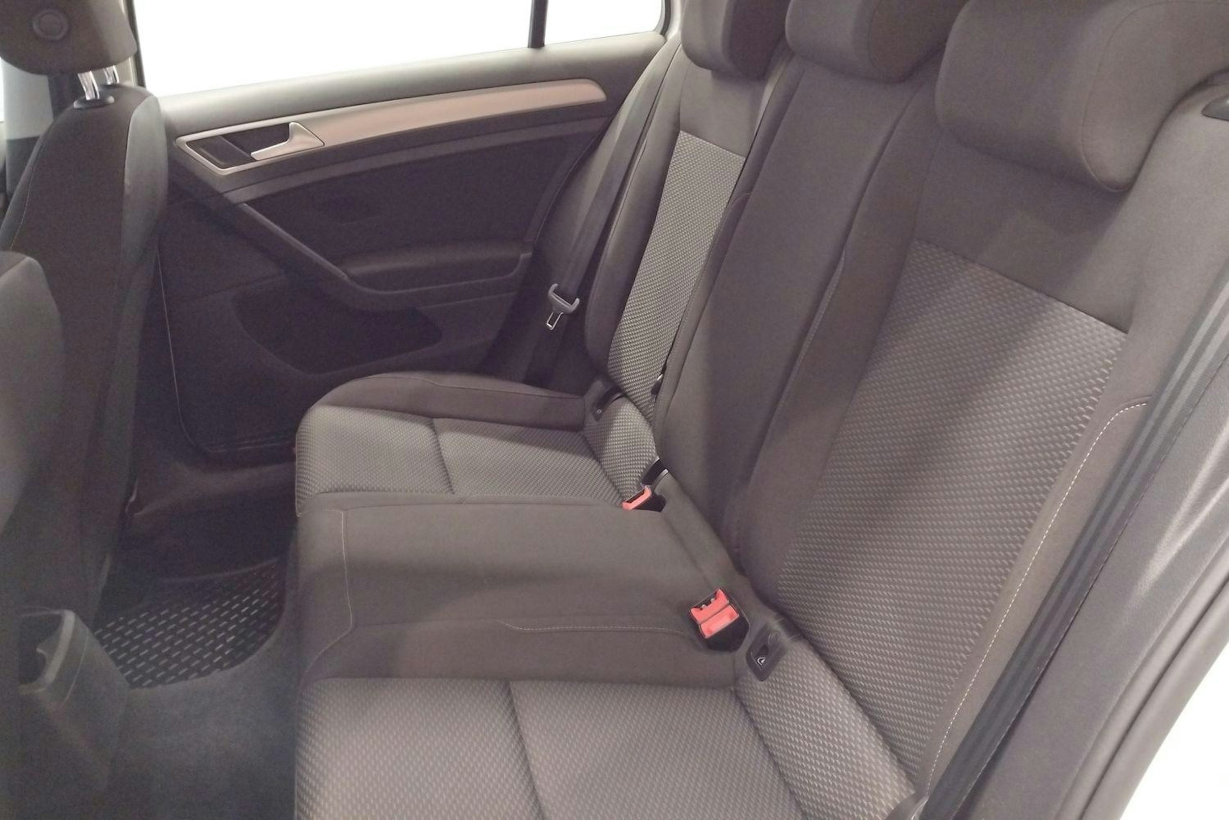 Valkoinen Volkswagen GOLF 2018 kuva 10.
