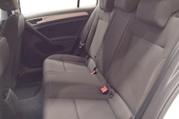 Valkoinen Volkswagen GOLF 2018 kuva 10.
