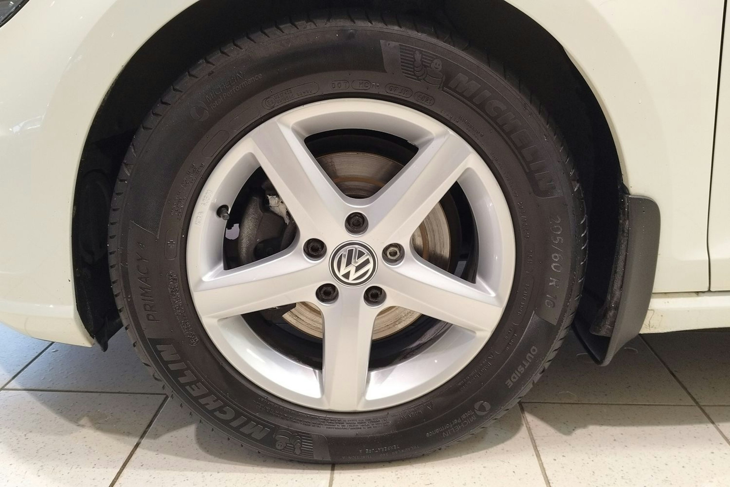 Valkoinen Volkswagen GOLF 2018 kuva 11.
