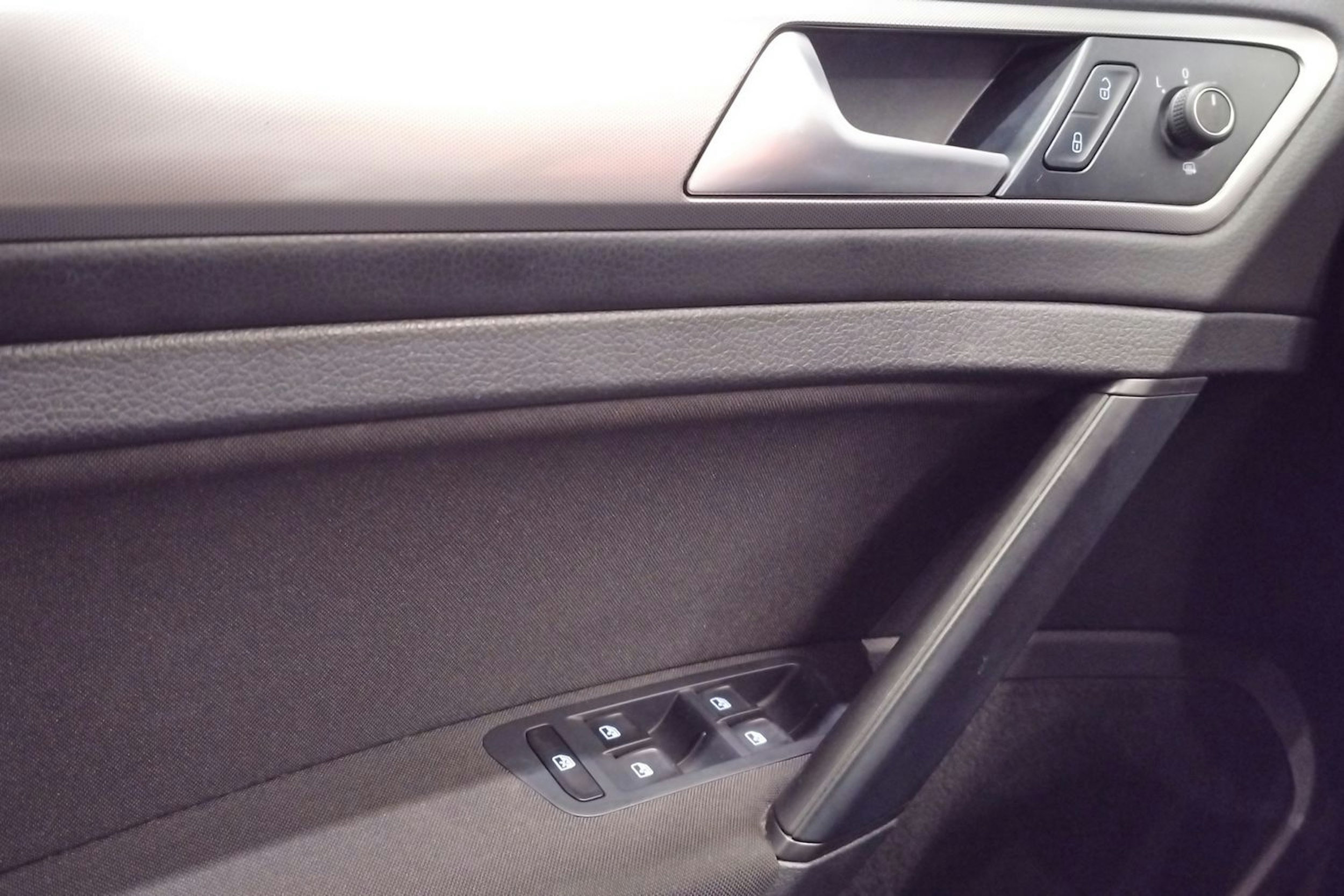 Valkoinen Volkswagen GOLF 2018 kuva 20.