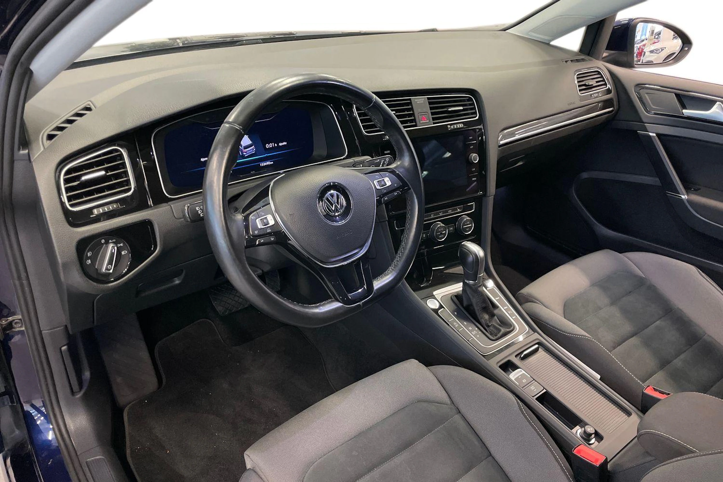 sininen Volkswagen Golf 2018 kuva 6.
