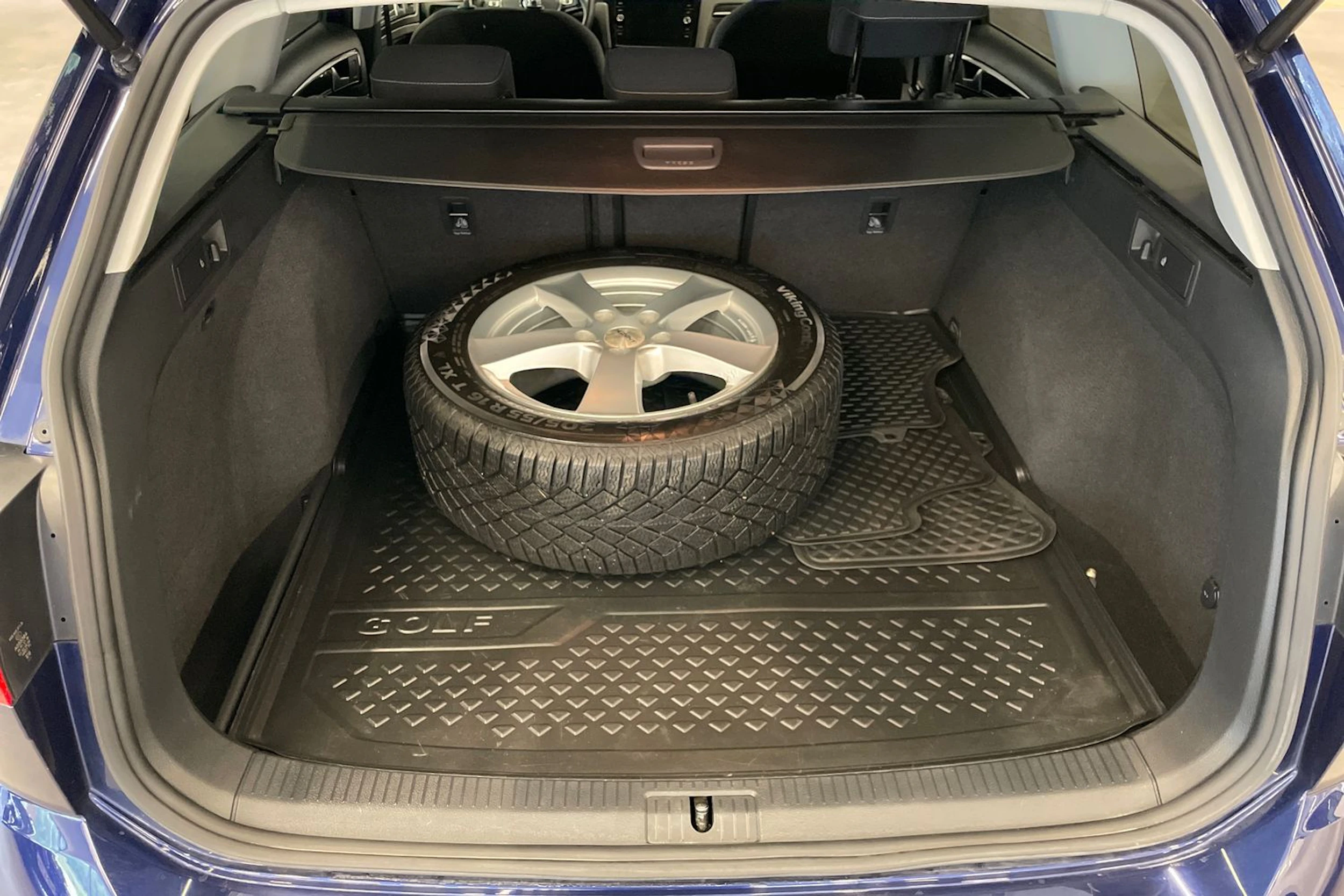 sininen Volkswagen Golf 2018 kuva 12.
