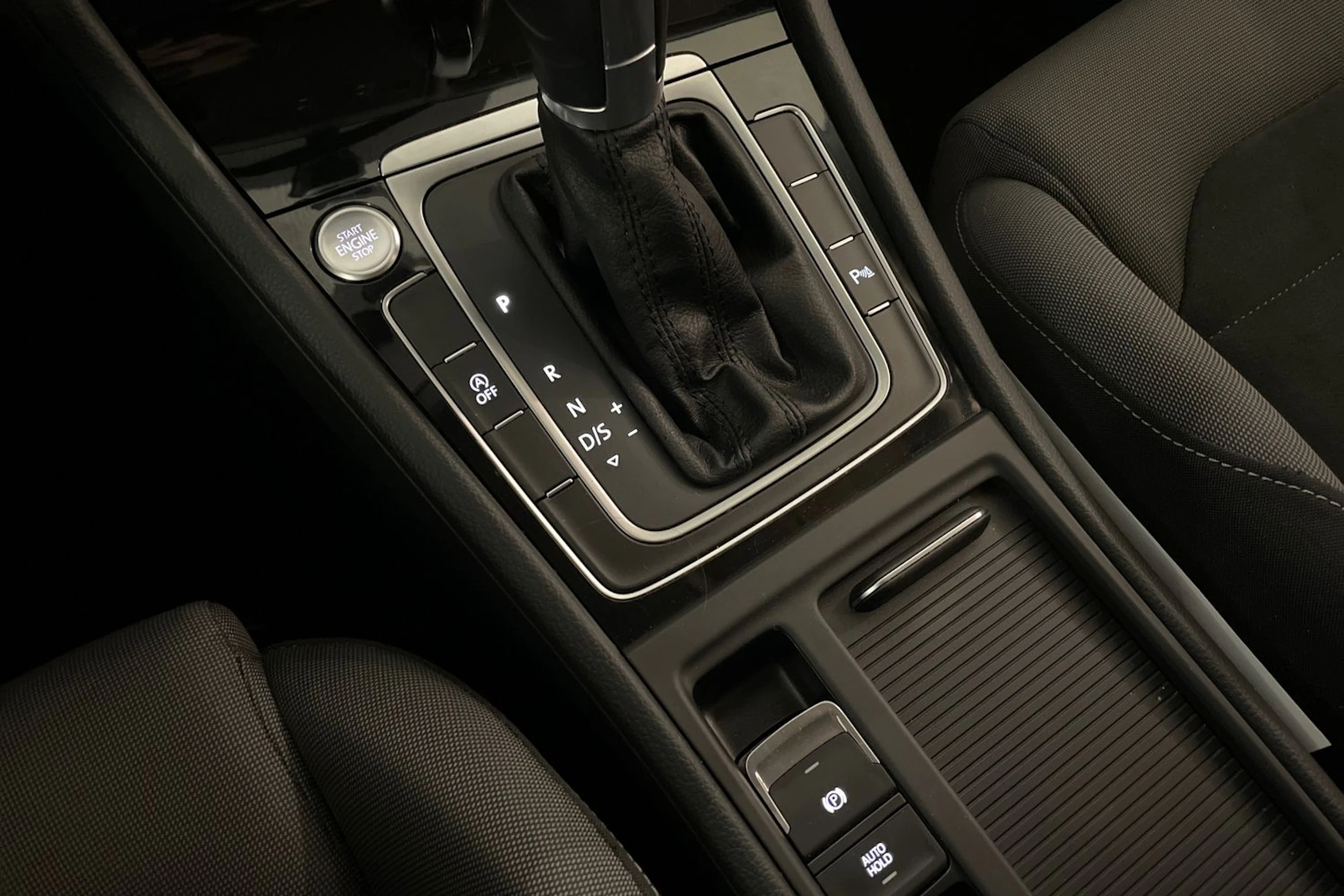 sininen Volkswagen Golf 2018 kuva 16.