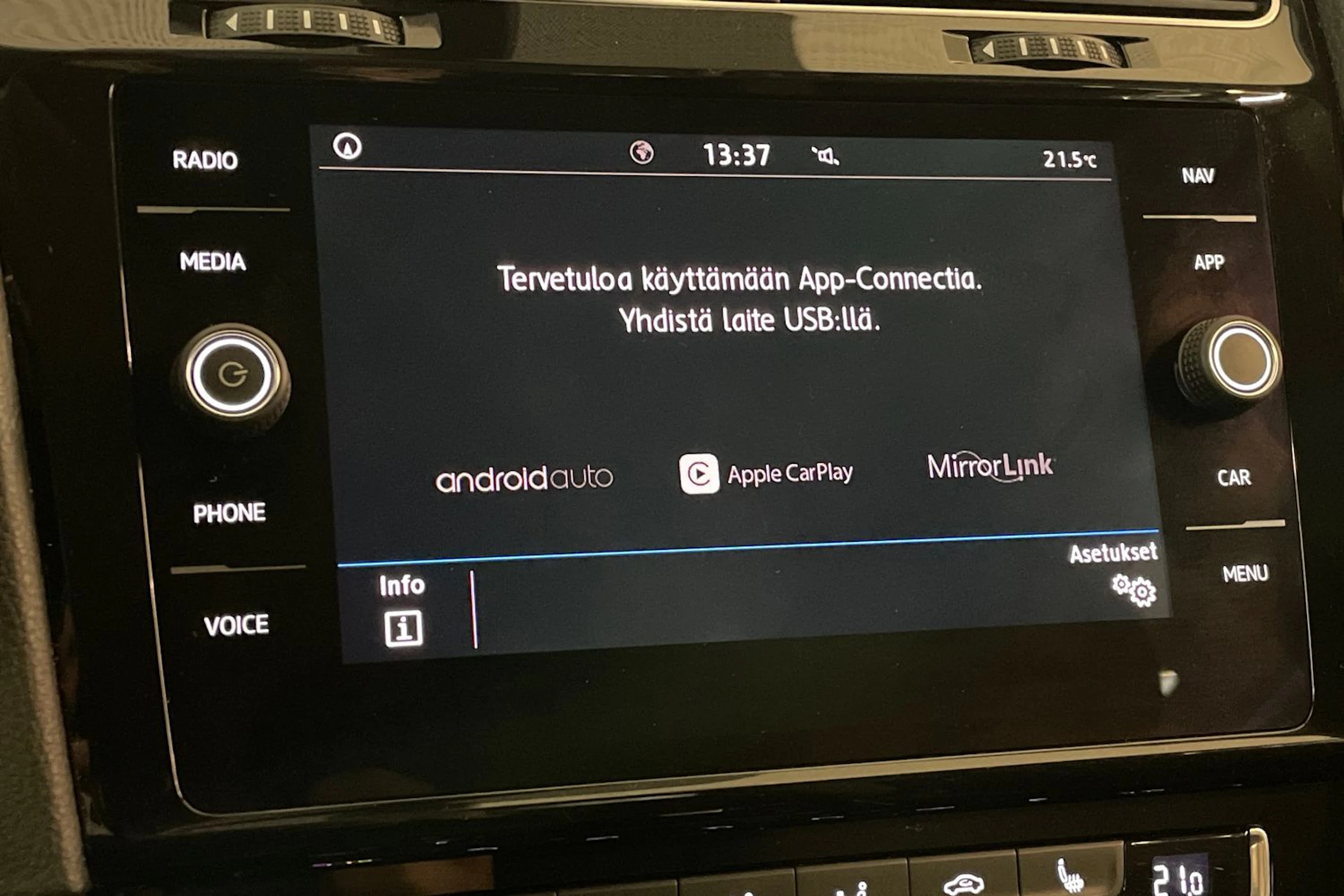 sininen Volkswagen Golf 2018 kuva 18.