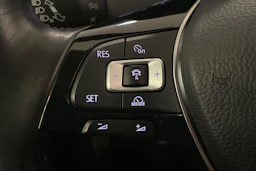 sininen Volkswagen Golf 2018 kuva 22.