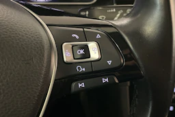 sininen Volkswagen Golf 2018 kuva 23.