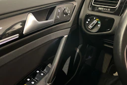sininen Volkswagen Golf 2018 kuva 24.