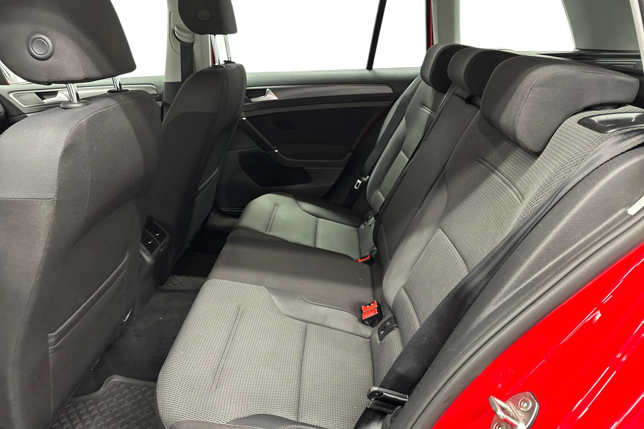 punainen Volkswagen Golf 2018 kuva 11.
